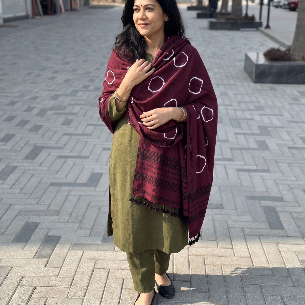 Maroon Kutch Handwoven Bandhani Merino Wool Shawl, worn by a model, AI visual of the shawl, iTokri