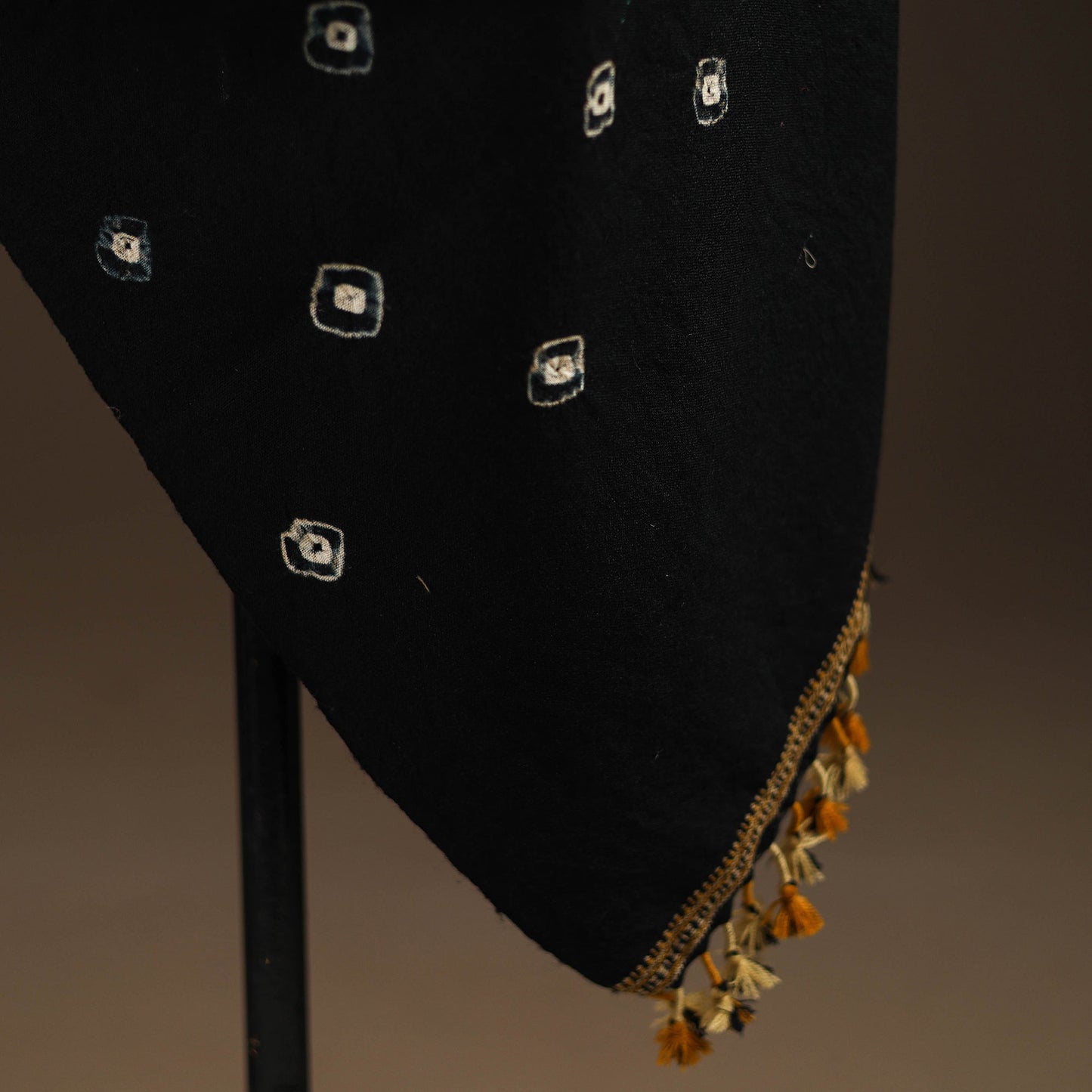 Kutch handwoven merino wool bandhani tie-dye shawl 127