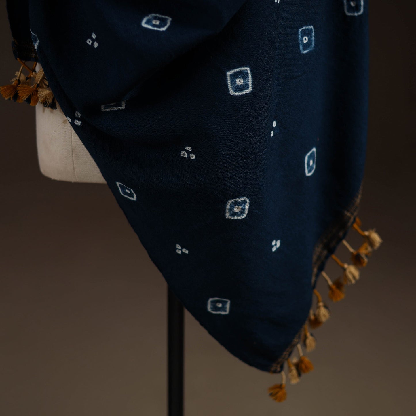 Kutch handwoven merino wool bandhani tie-dye shawl 29