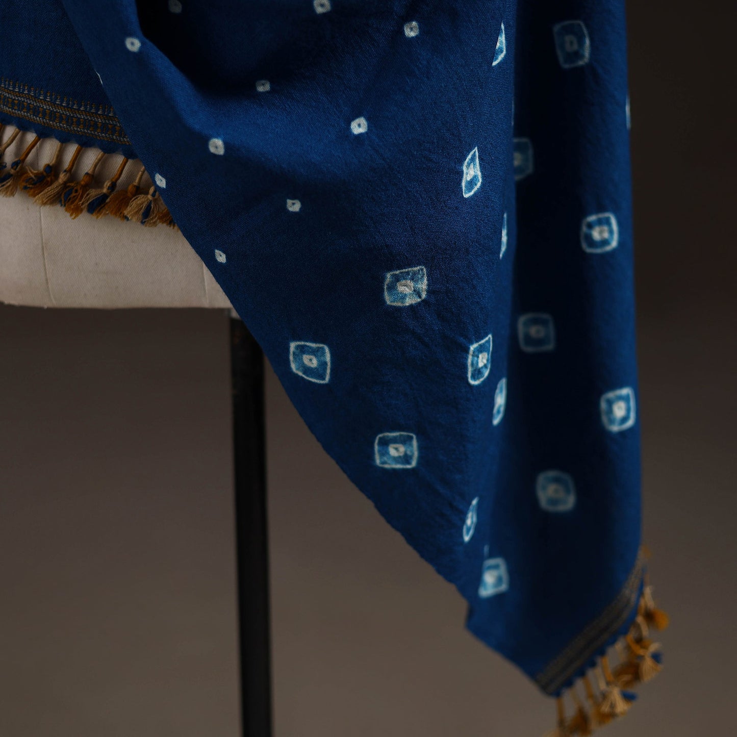 Kutch handwoven merino wool bandhani tie-dye shawl 33