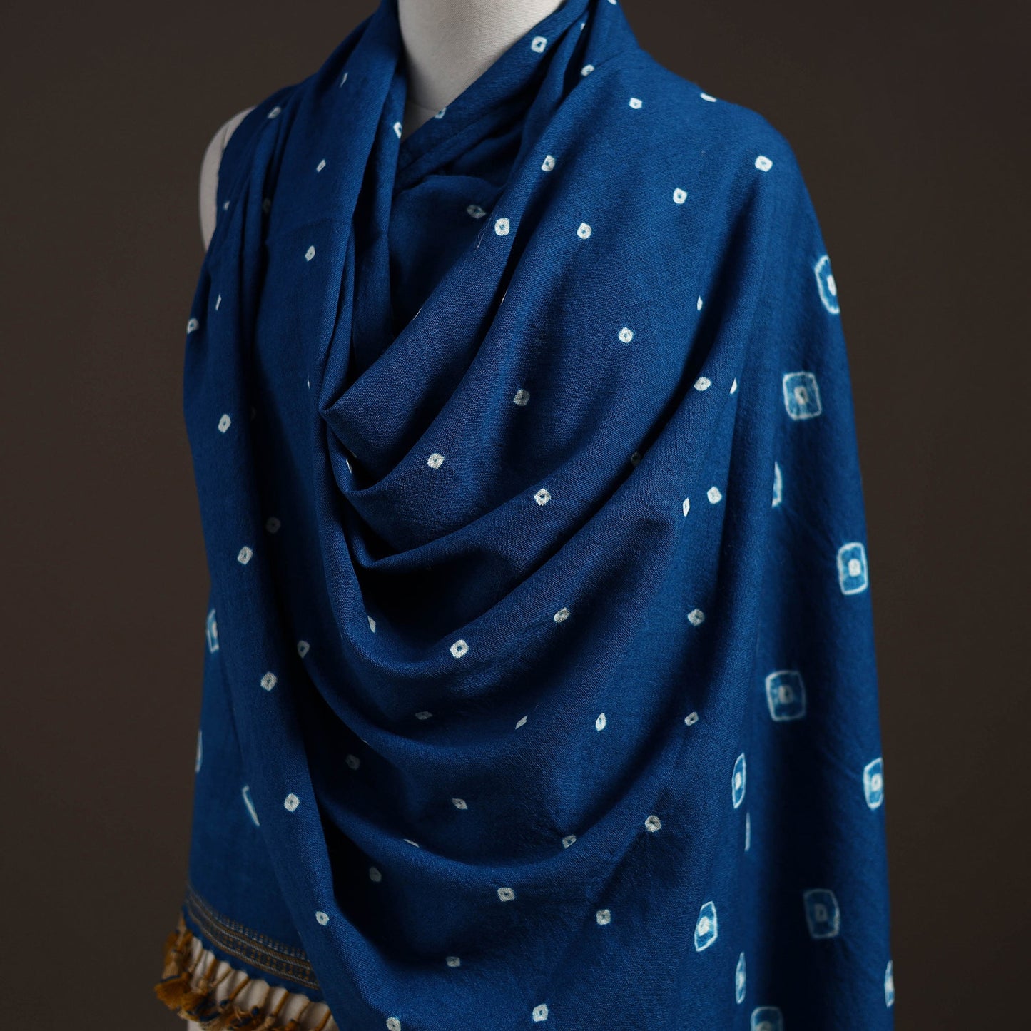 Kutch handwoven merino wool bandhani tie-dye shawl 33