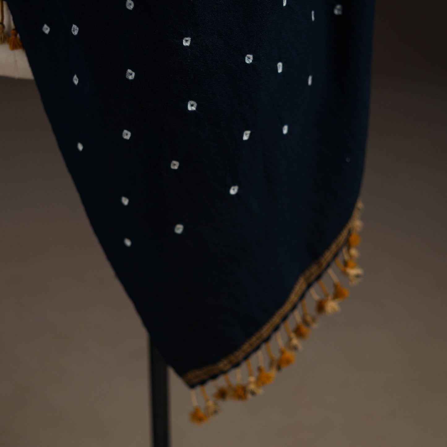 Kutch handwoven merino wool bandhani tie-dye shawl 39