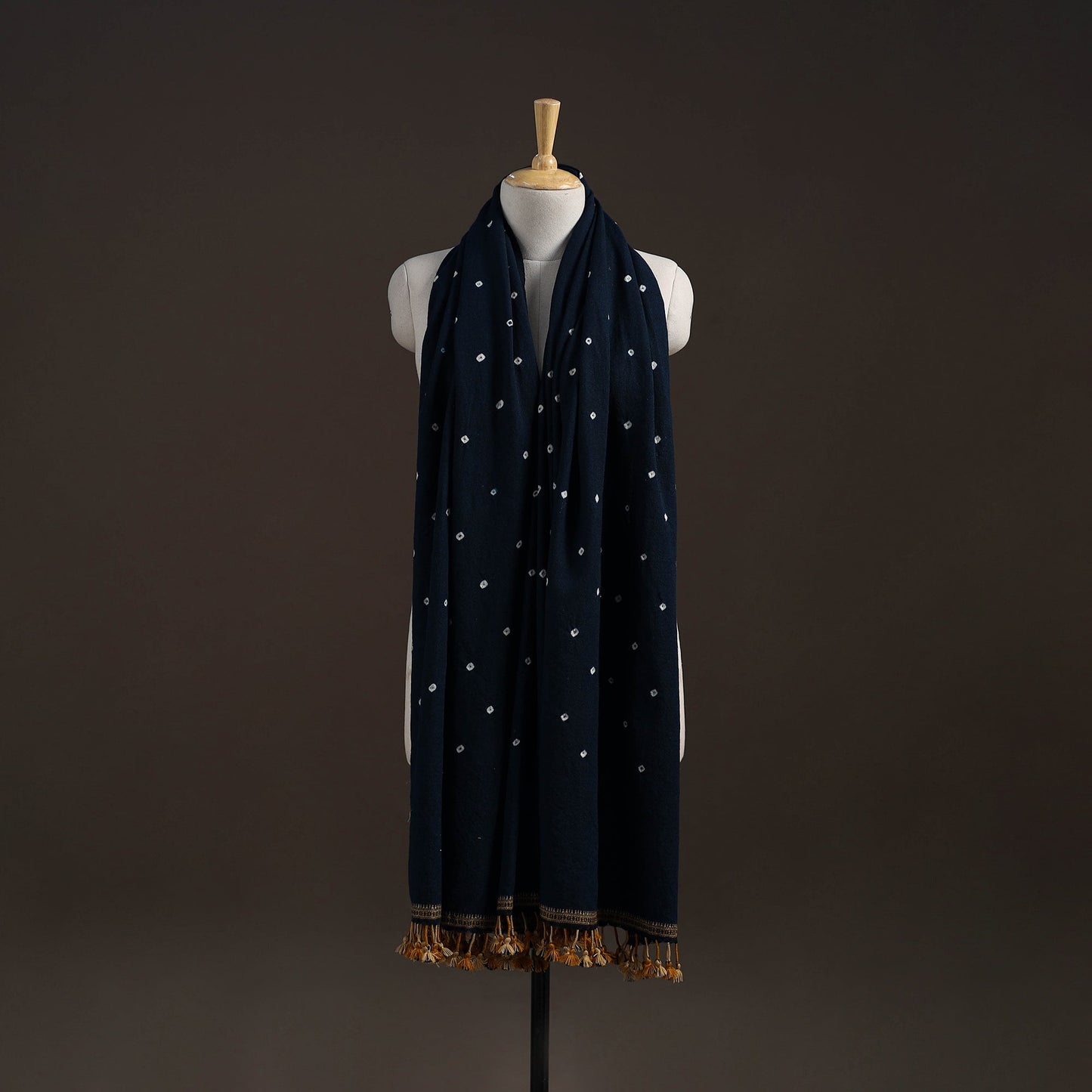 Kutch handwoven merino wool bandhani tie-dye shawl 39