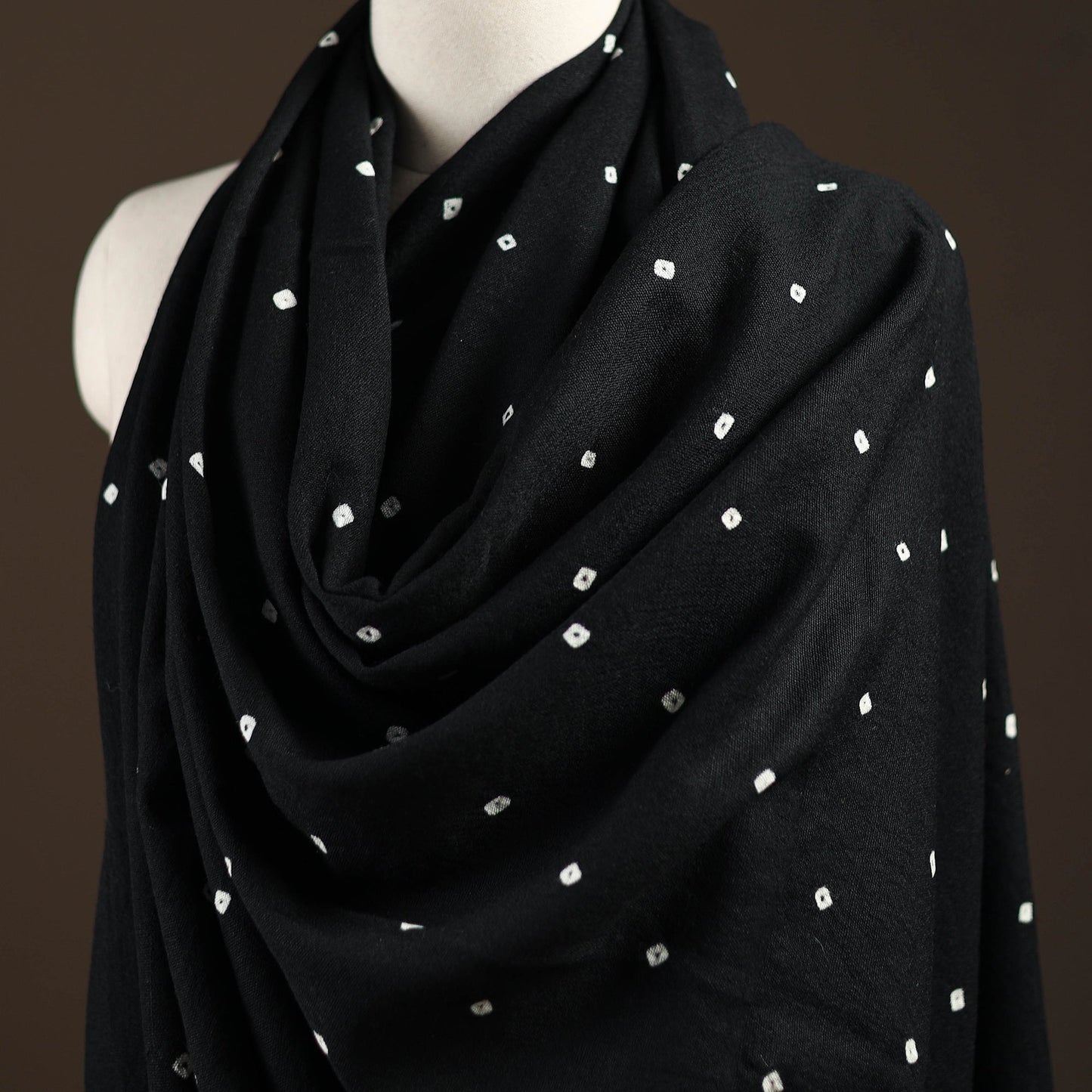 Kutch handwoven merino wool bandhani tie-dye shawl 89