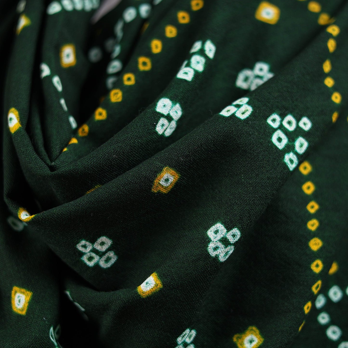 Kutch handwoven merino wool tie-dye bandhani shawl 04