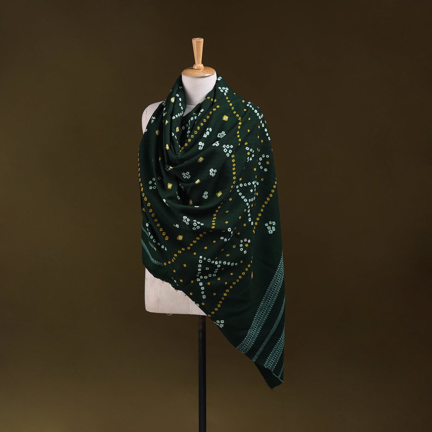 Kutch handwoven merino wool tie-dye bandhani shawl 04