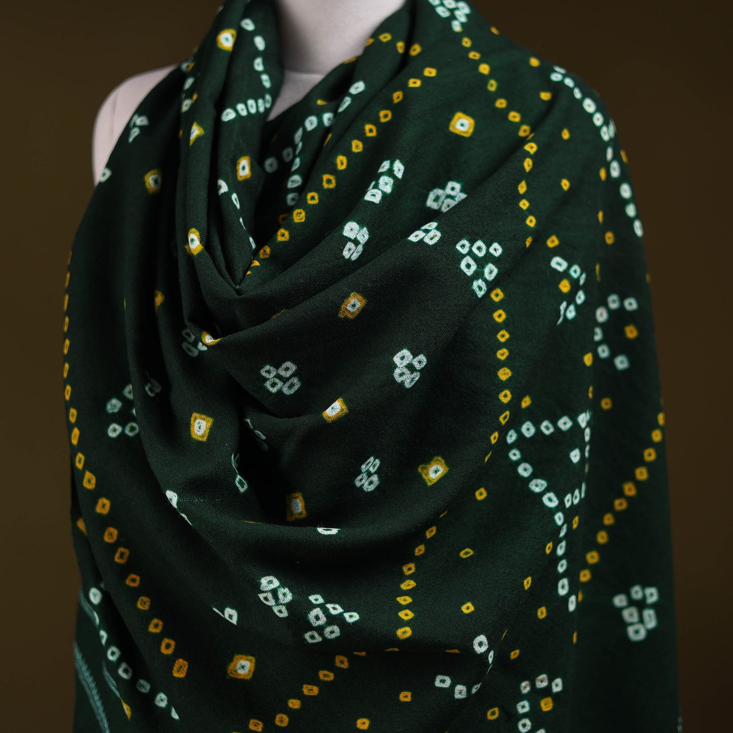 Kutch handwoven merino wool tie-dye bandhani shawl 04