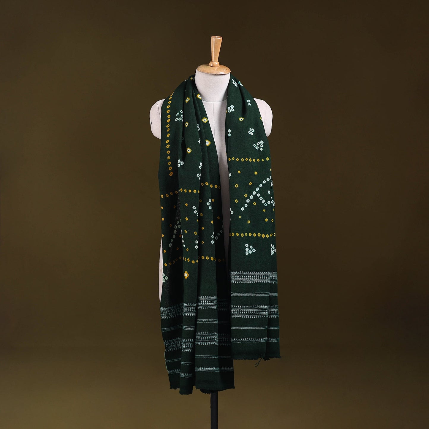 Kutch handwoven merino wool tie-dye bandhani shawl 04