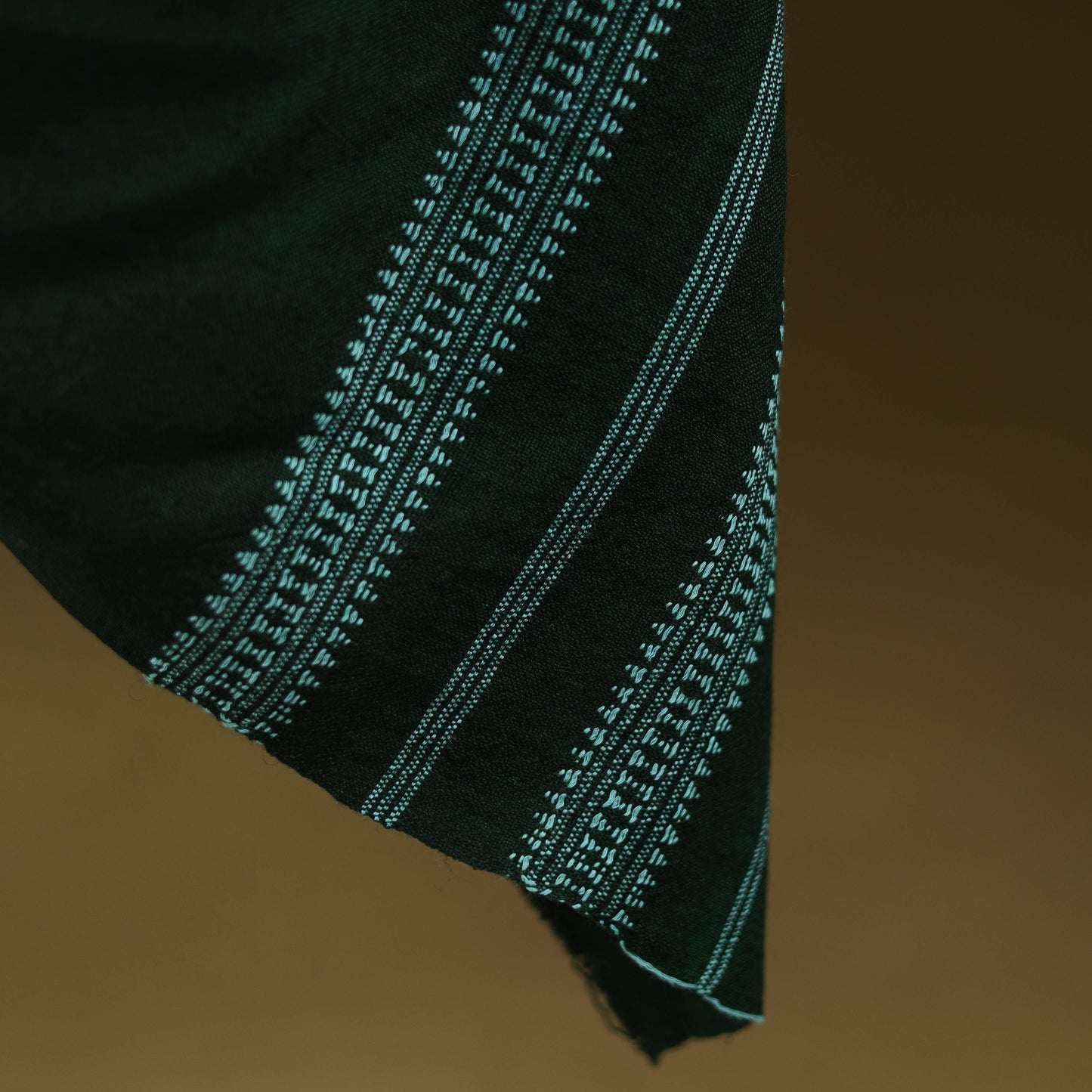 Kutch handwoven merino wool tie-dye bandhani shawl 04