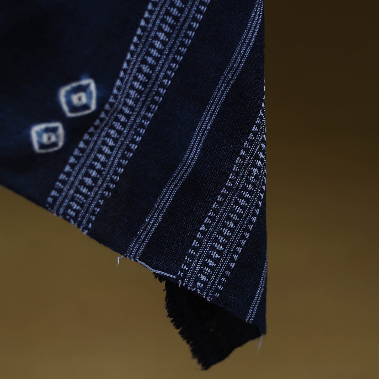 Kutch handwoven merino wool tie-dye bandhani shawl 05