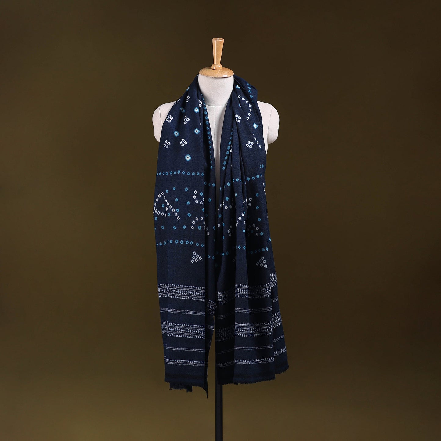 Kutch handwoven merino wool tie-dye bandhani shawl 05