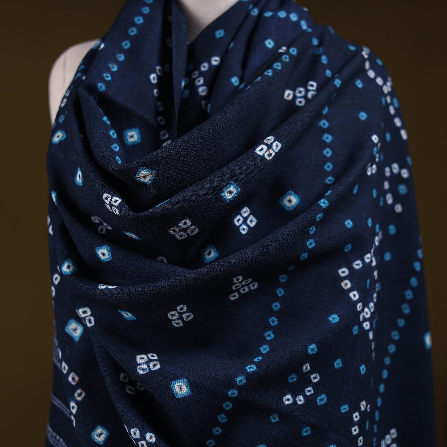 Kutch handwoven merino wool tie-dye bandhani shawl 05