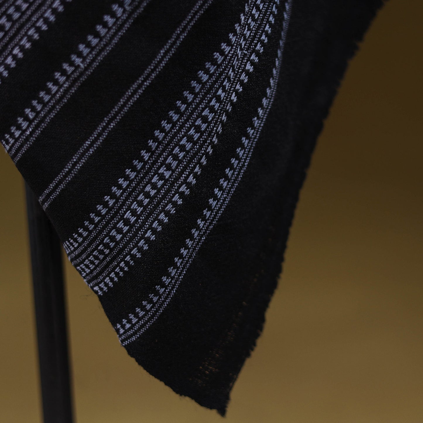 Kutch handwoven merino wool tie-dye bandhani shawl 08