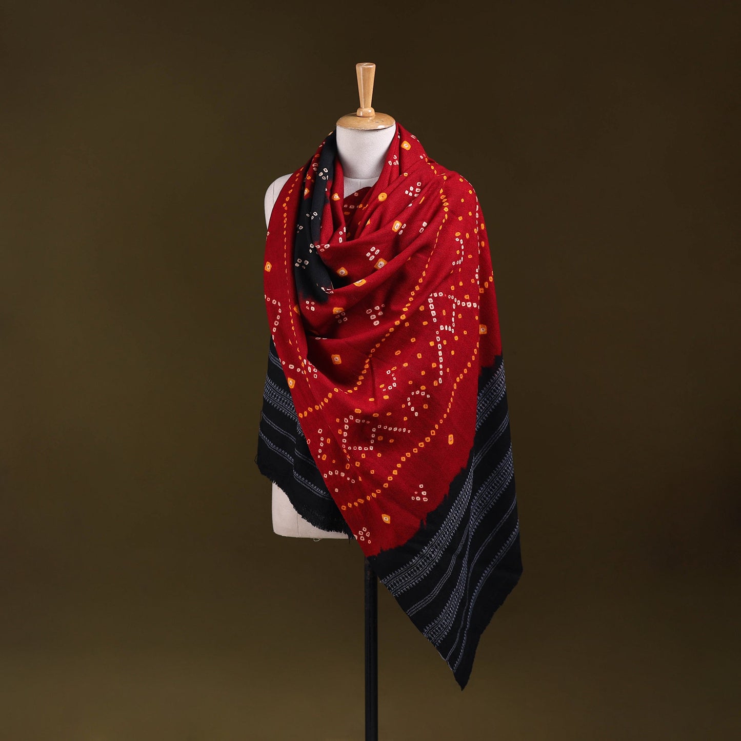 Kutch handwoven merino wool tie-dye bandhani shawl 09