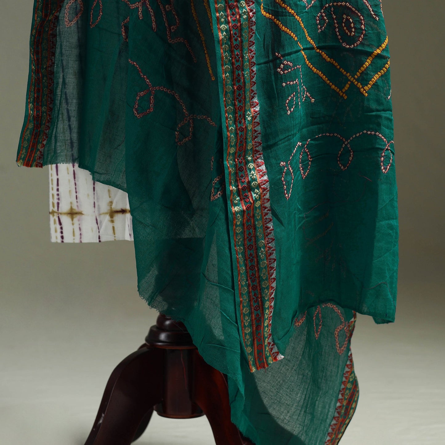 Kutch tie-dye pure mul cotton bandhani dupatta with border