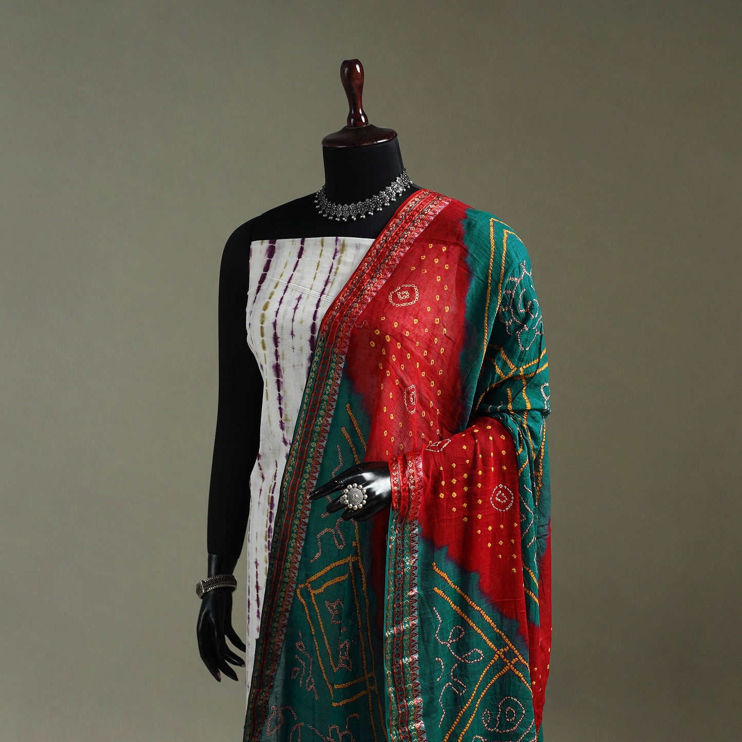 Kutch tie-dye pure mul cotton bandhani dupatta with border