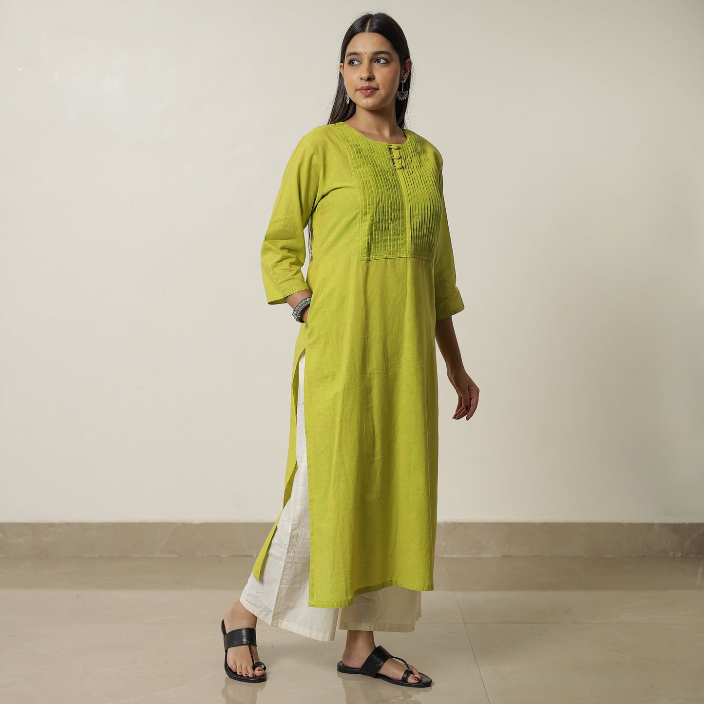 Buy Plain Cotton Pintuck Long Straight Kurta 29 Online at iTokri.com