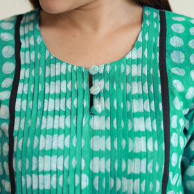 Buy Akola Hand Block Printed Cotton Pintuck Kurta Online at iTokri.com