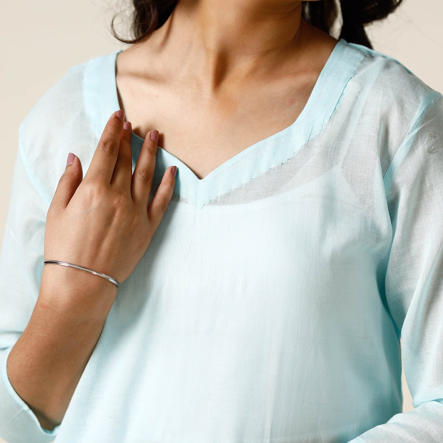 Buy Mulmalai Cotton Plain Dyed Long Kurta Online at iTokri.com