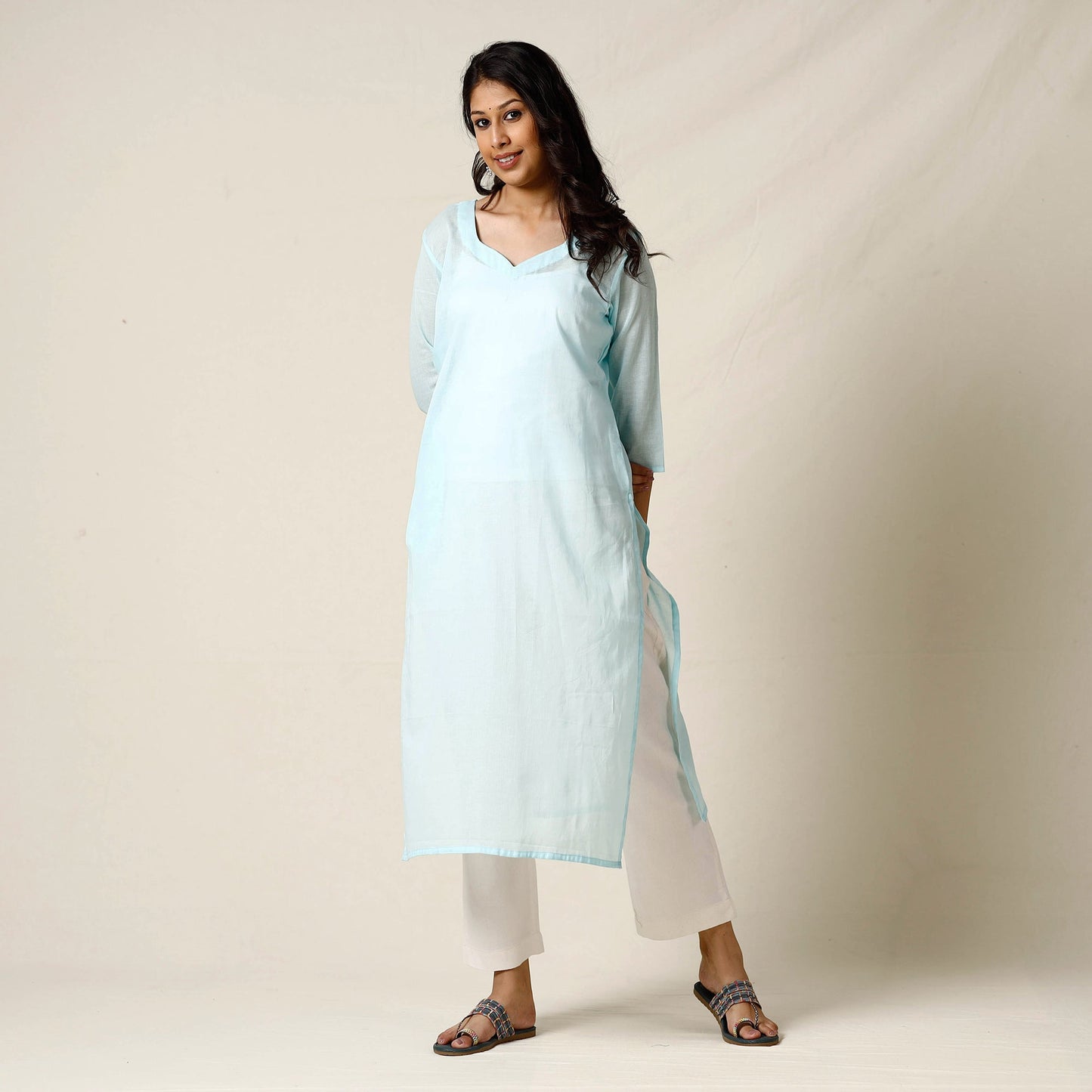 Buy Mulmalai Cotton Plain Dyed Long Kurta Online at iTokri.com