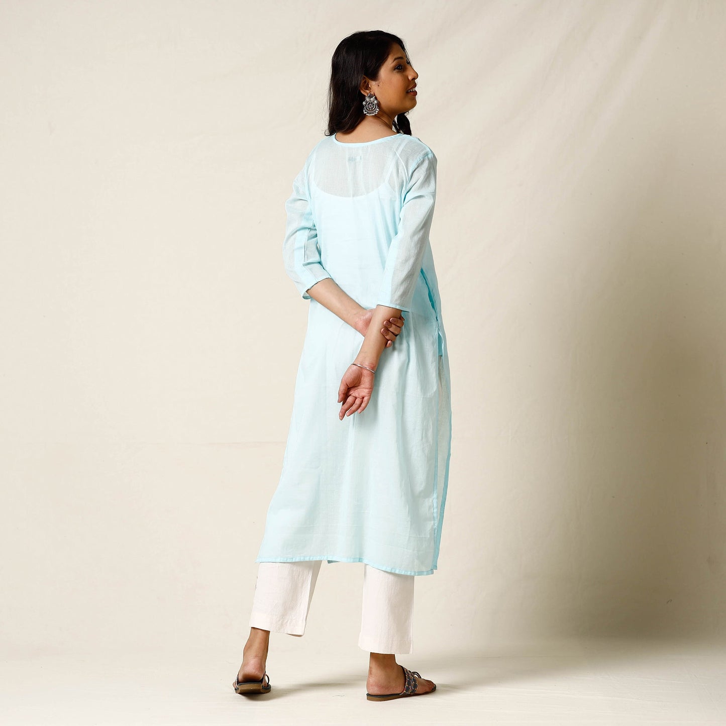 Buy Mulmalai Cotton Plain Dyed Long Kurta Online at iTokri.com
