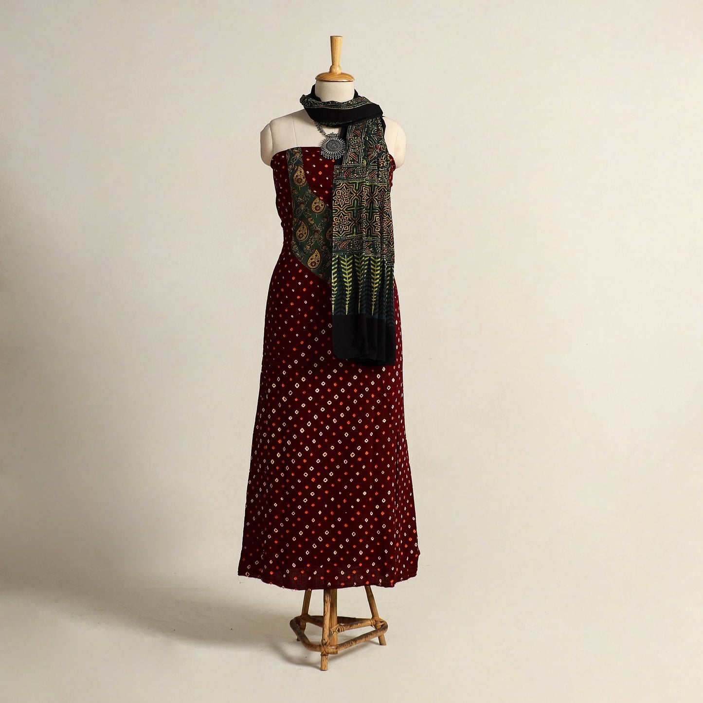 Maroon - 2pc tie-dye cotton bandhani kurta with dupatta 07