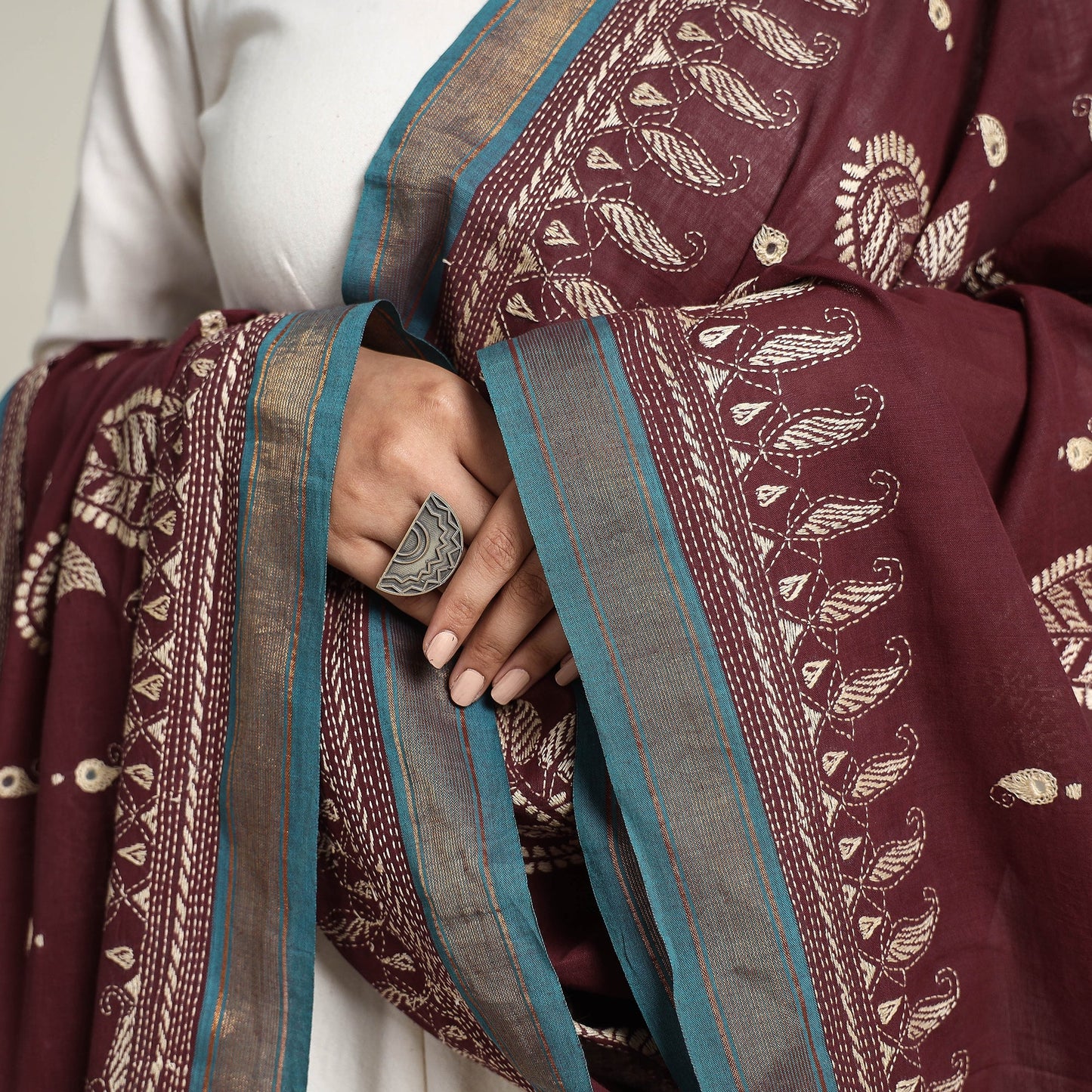 Buy Bengal Kantha Embroidered Cotton Handloom Dupatta Online at iTokri.com