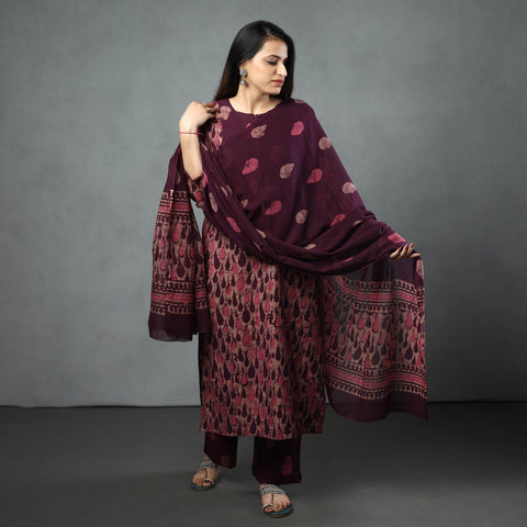 Buy Hand Batik Printed Cotton Kurta with Palazzo & Dupatta Set Online at iTokri.com