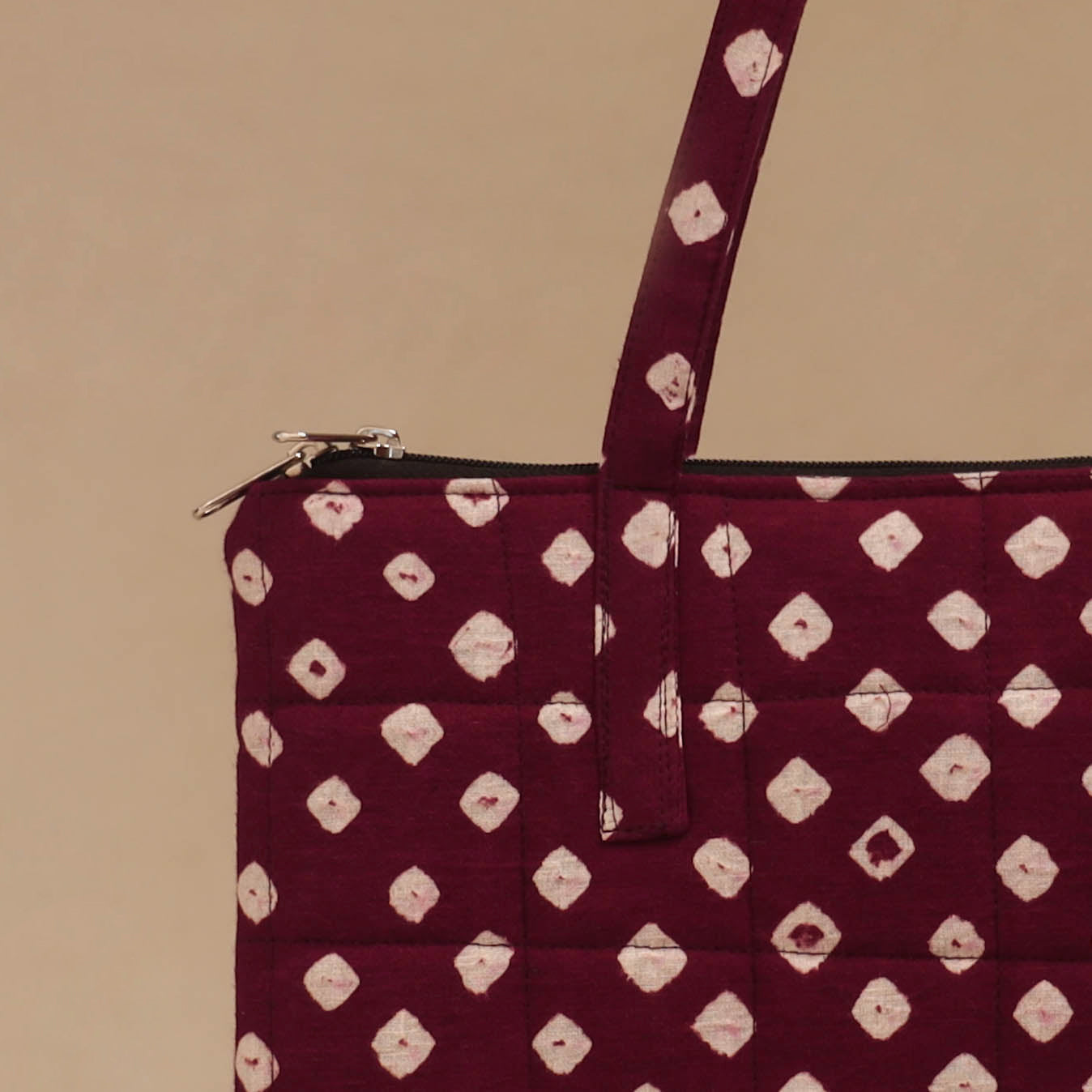 Handcrafted quilted handbag 05