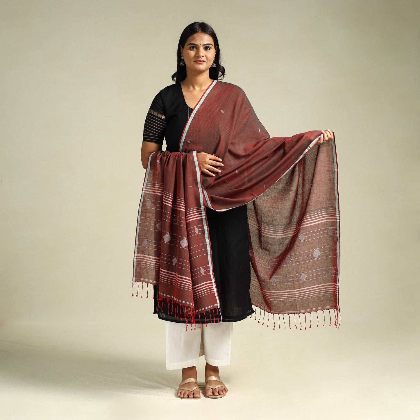 Maroon - handloom cotton bengal jamdani dupatta 10