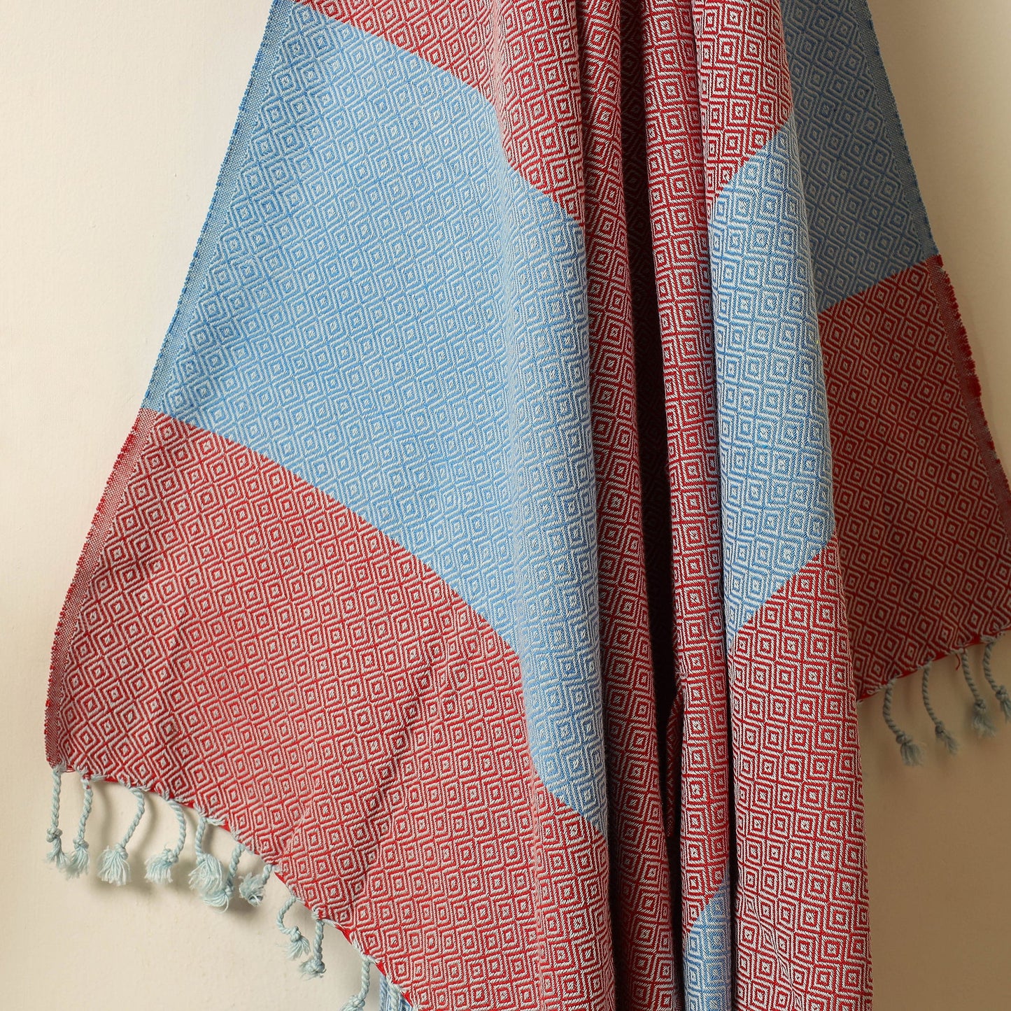 Buy Handloom Cotton Towel with Tassels from Bijnor by Nizam l iTokri.com