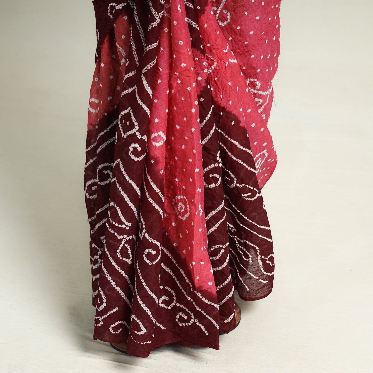 Buy Kutch Bandhani Tie-Dye Cotton Saree with Blouse Piece Online l iTokri.com