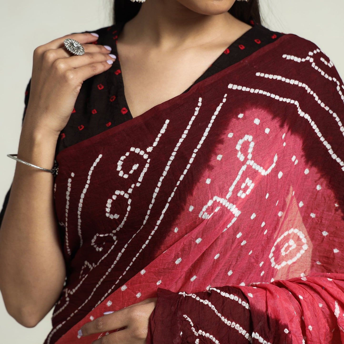 Buy Kutch Bandhani Tie-Dye Cotton Saree with Blouse Piece Online l iTokri.com