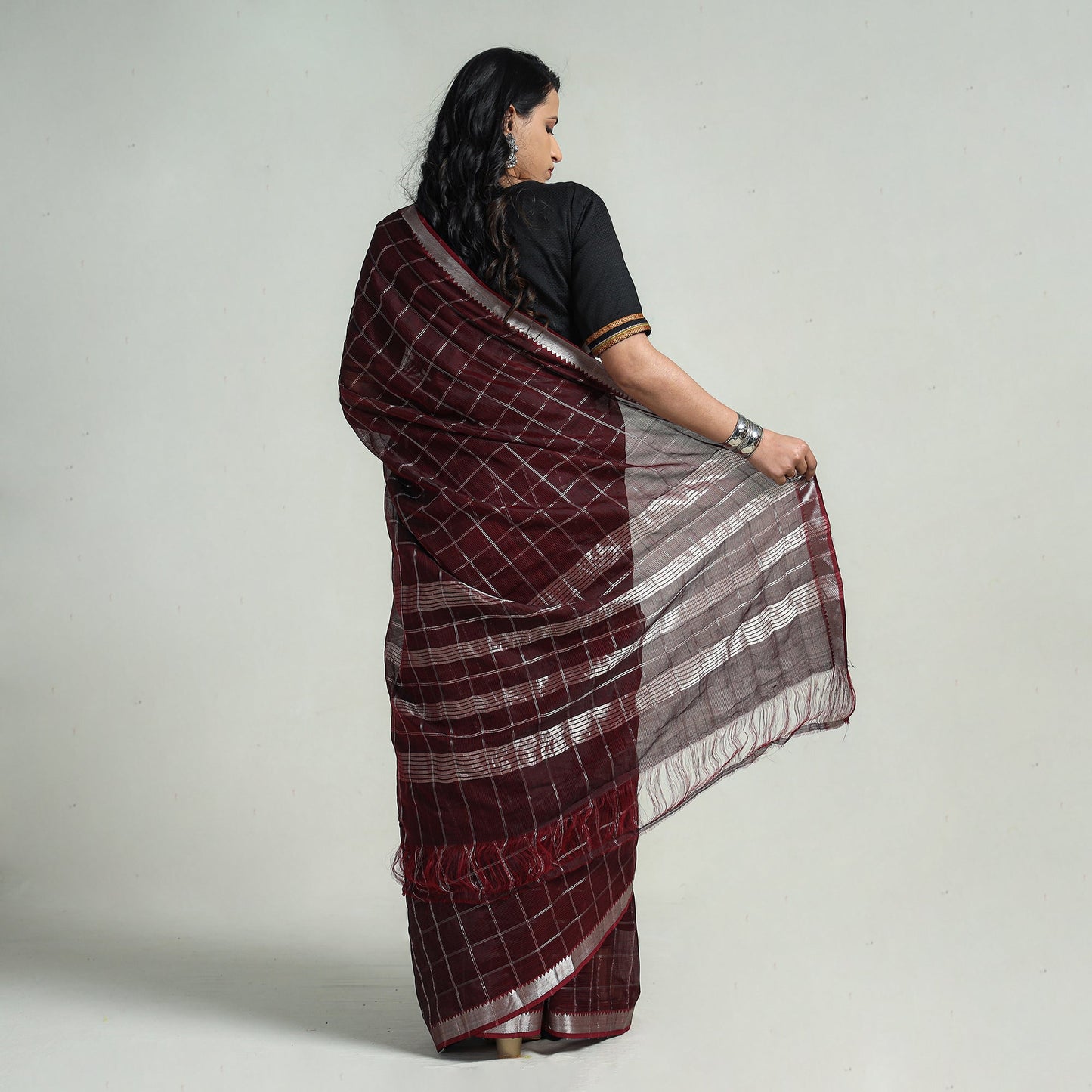 Buy Mangalagiri Handloom Silk Cotton Check Saree with Zari Border Online at iTokri.com