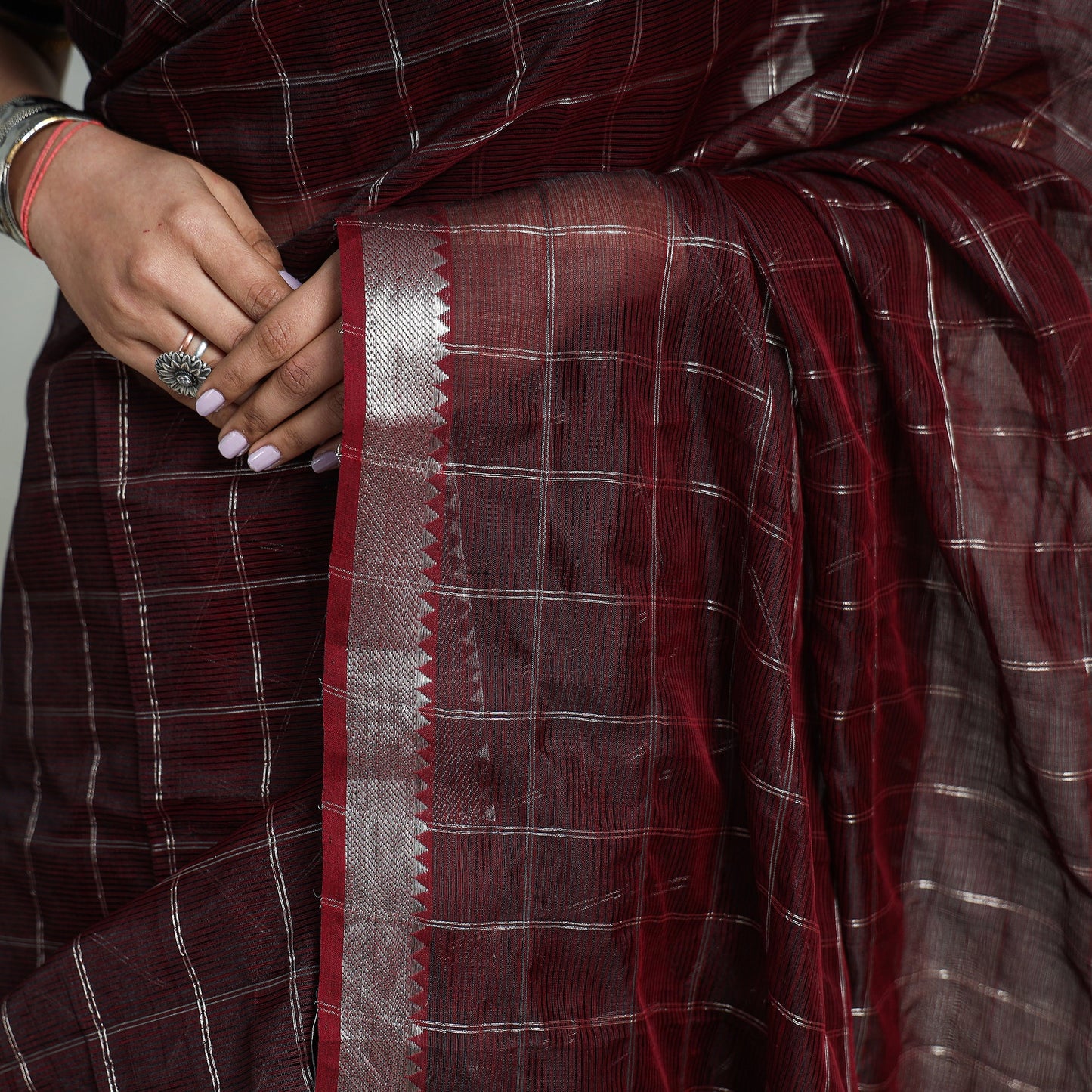 Buy Mangalagiri Handloom Silk Cotton Check Saree with Zari Border Online at iTokri.com