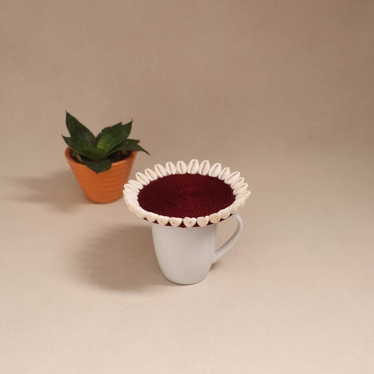Shell work handcrafted thread coaster 04