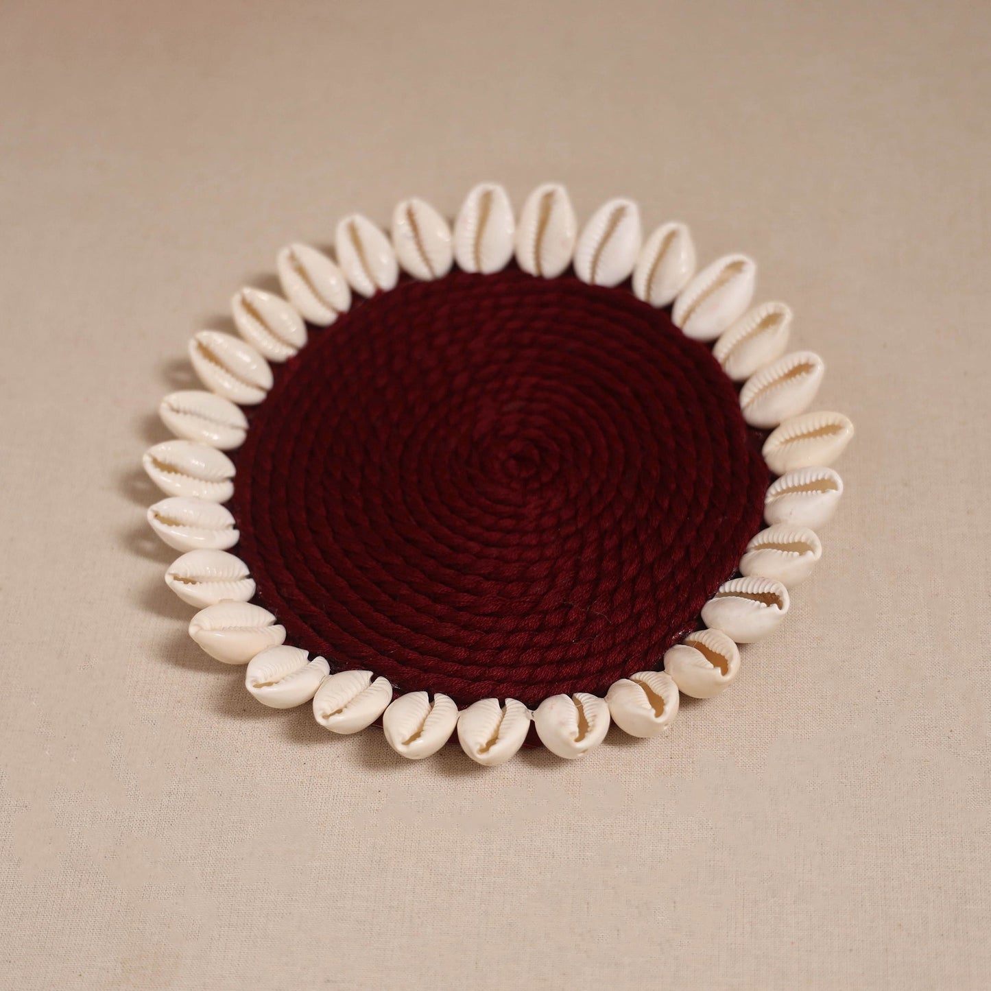 Shell work handcrafted thread coaster 04