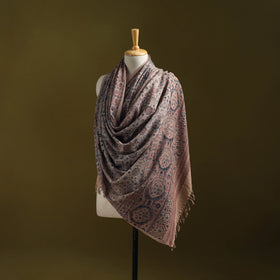 Merino wool natural dyed handwoven hand shawl 01
