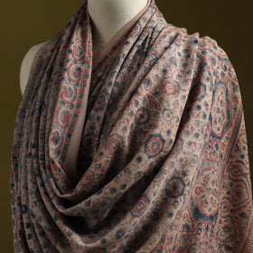 Merino wool natural dyed handwoven hand shawl 01