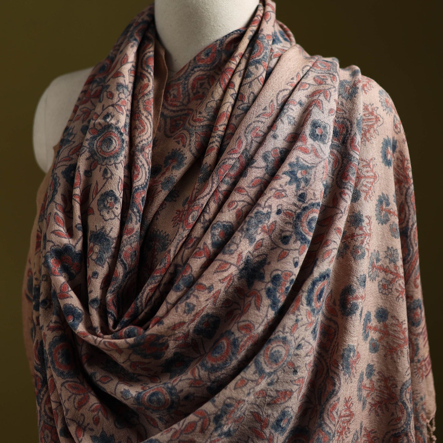 Merino wool natural dyed handwoven hand shawl 02