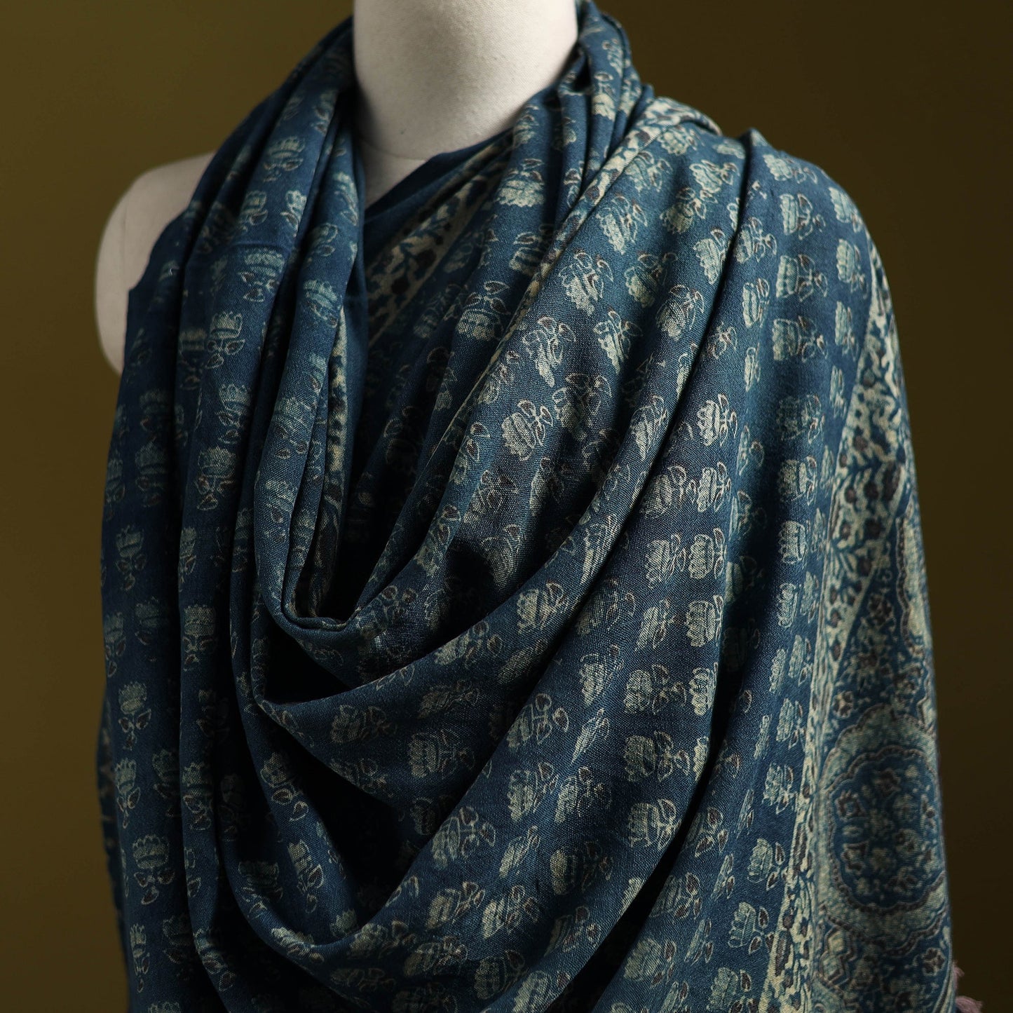 Merino wool natural dyed handwoven hand shawl 03
