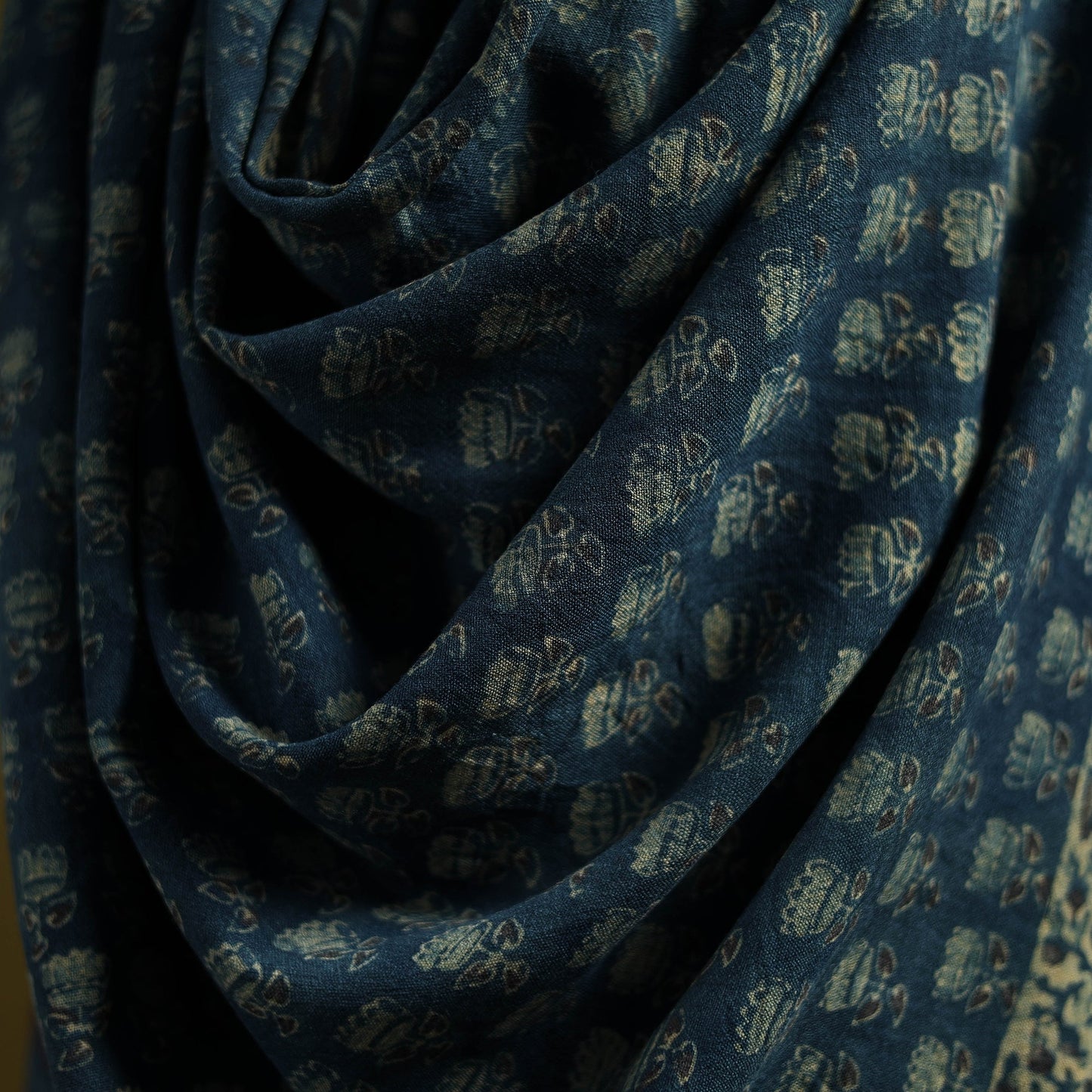 Merino wool natural dyed handwoven hand shawl 03