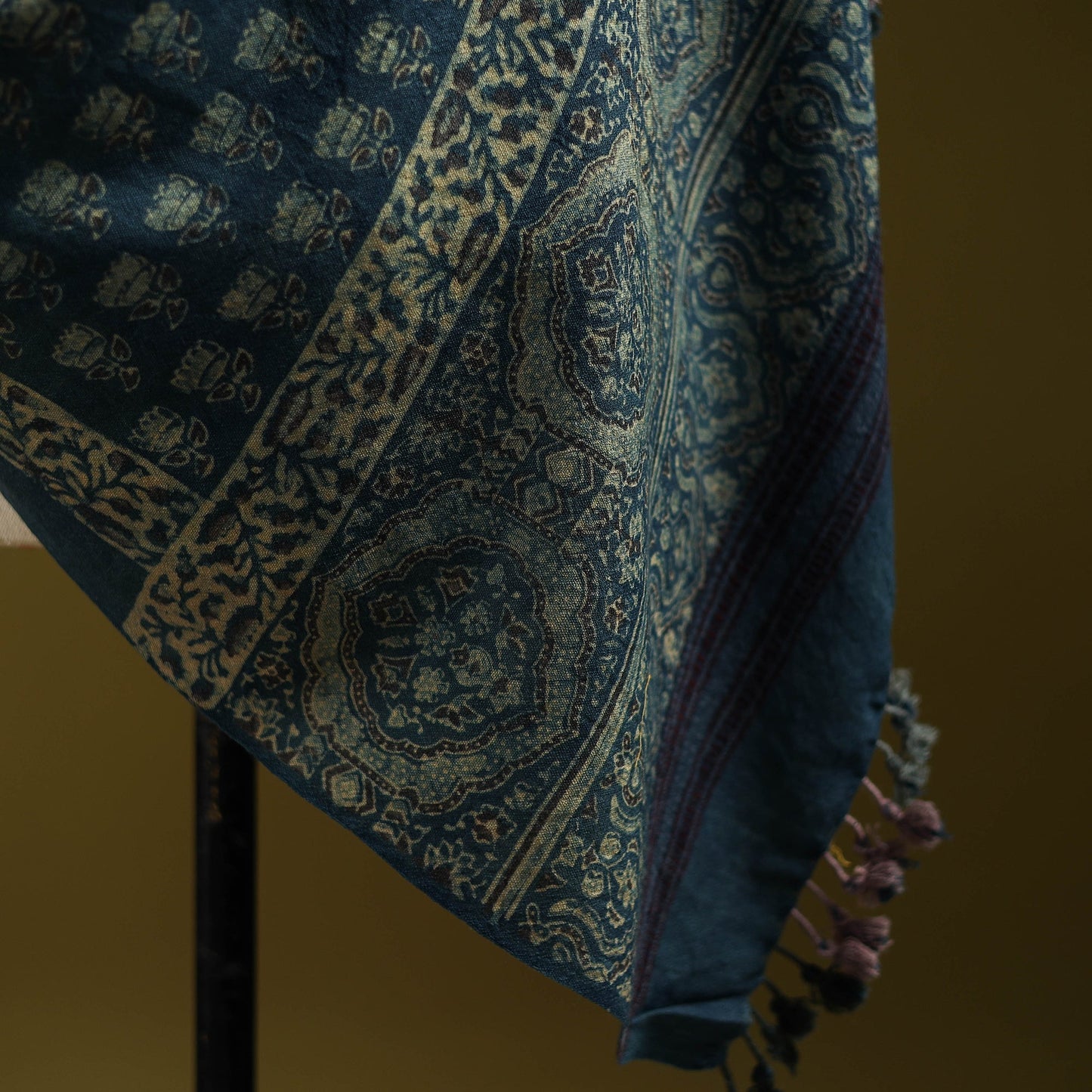 Merino wool natural dyed handwoven hand shawl 03