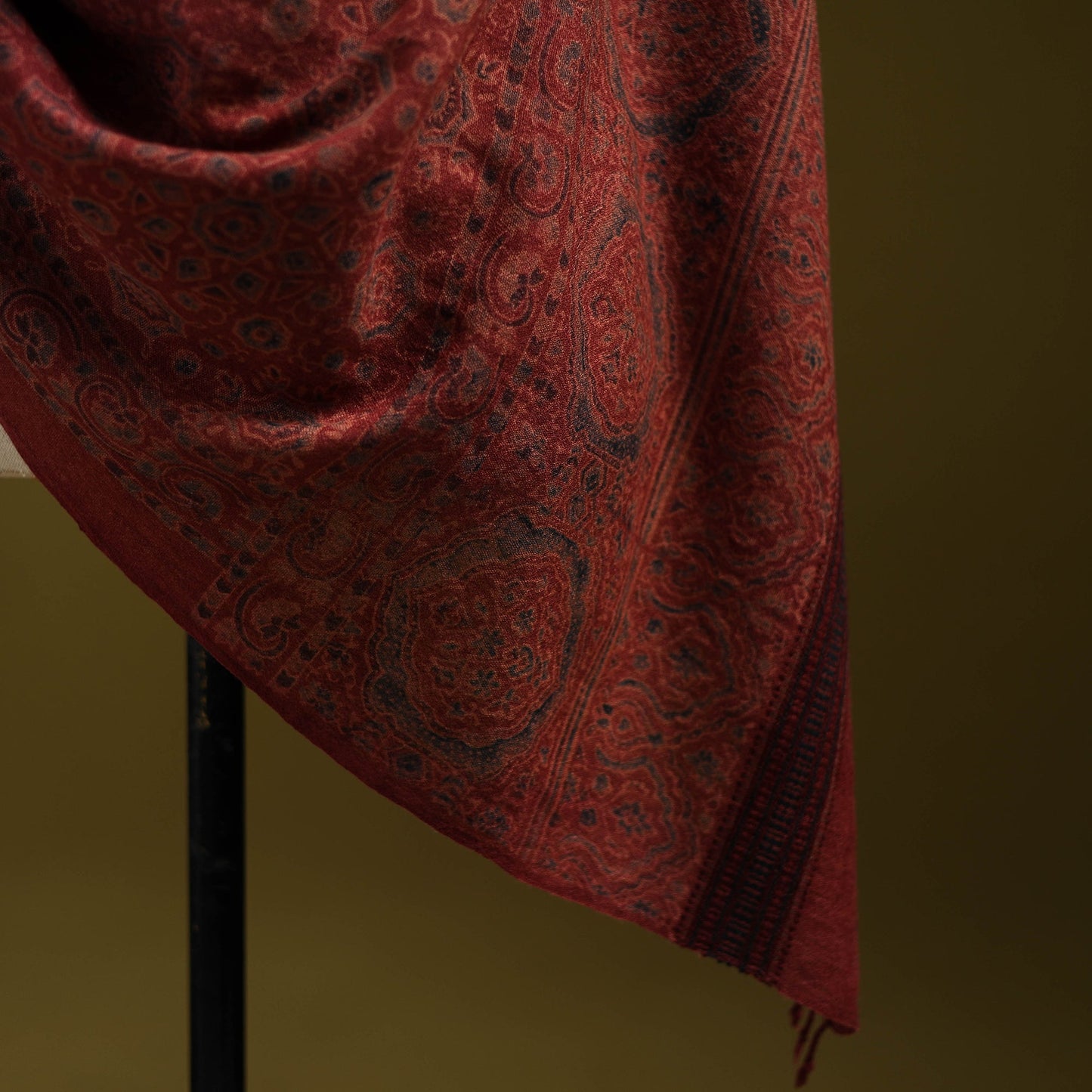 Merino wool natural dyed handwoven hand shawl 06