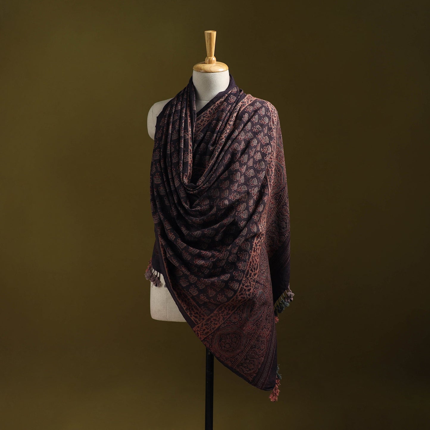 Merino wool natural dyed handwoven hand shawl 07