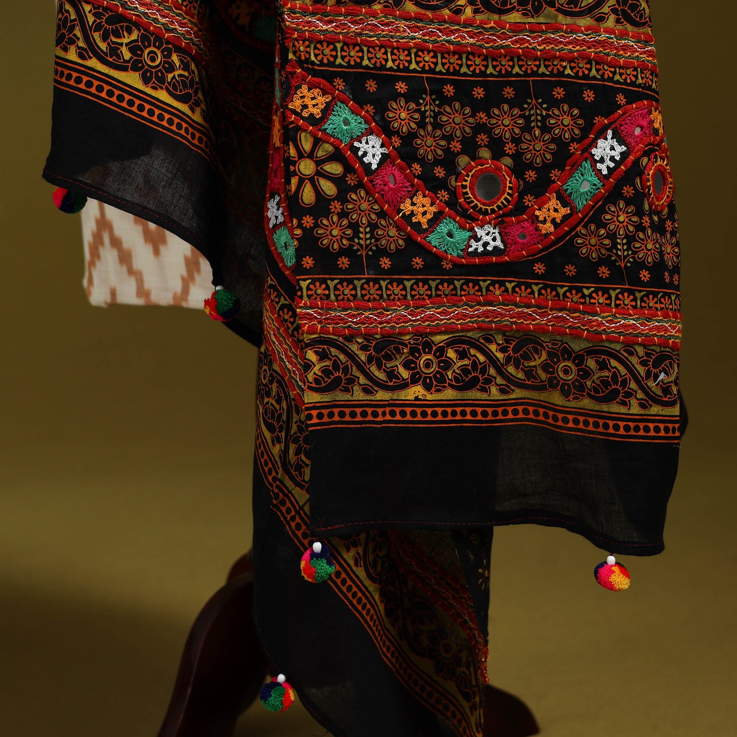 Mirror work printed cotton kutch hand embroidery dupatta 04