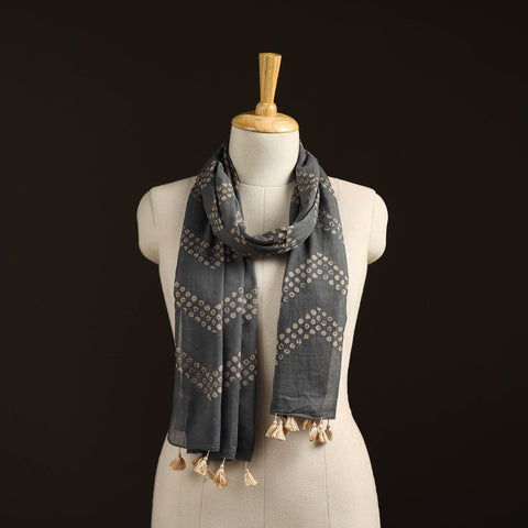 Mul cotton kutch hand batik stole with tassels 03