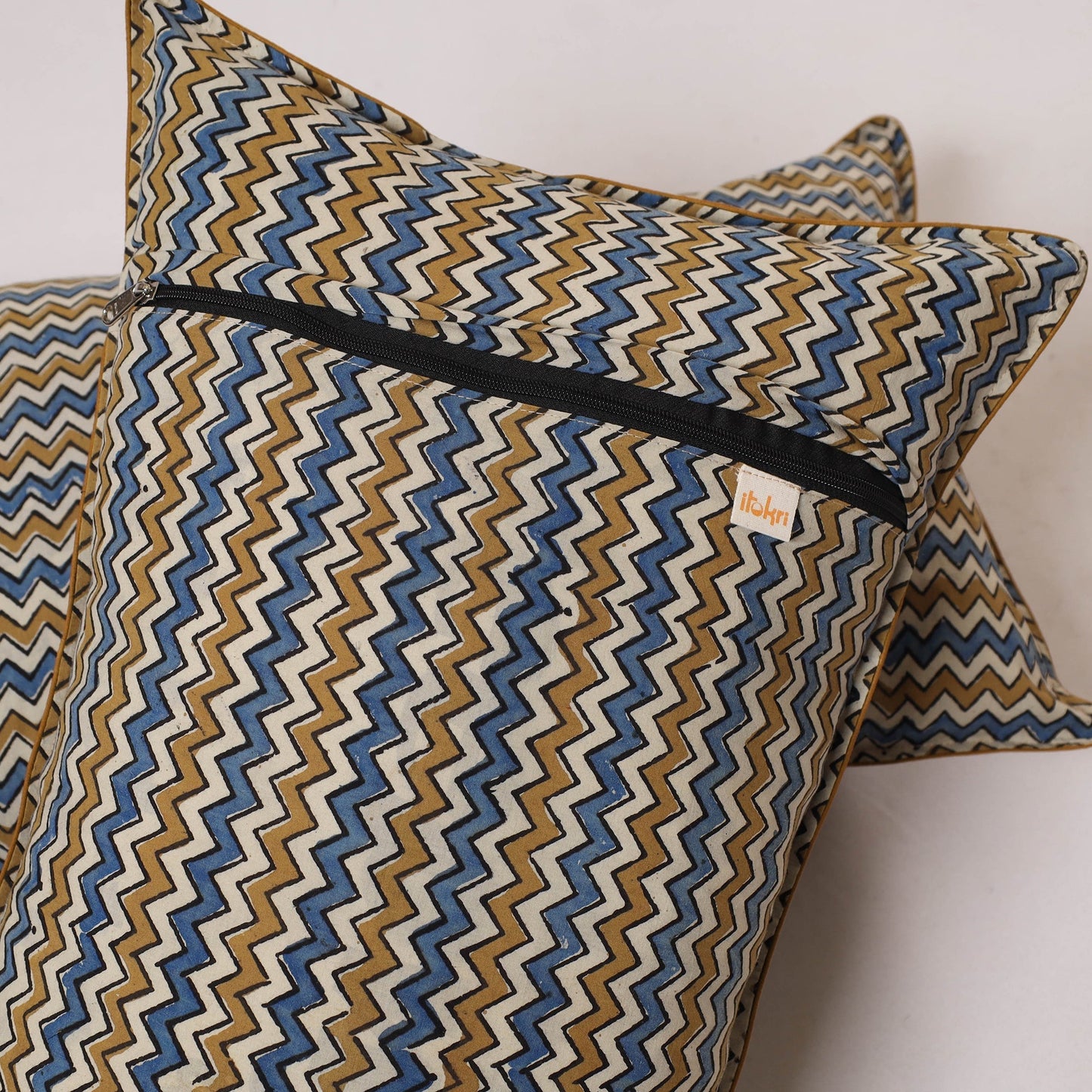 Hand pillow cover (set of 2) 04 - handcrafted