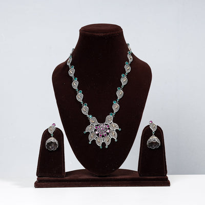 Buy Antique Dual Tone Oxidised Brass Base Stone Necklace Set Online at iTokri.com