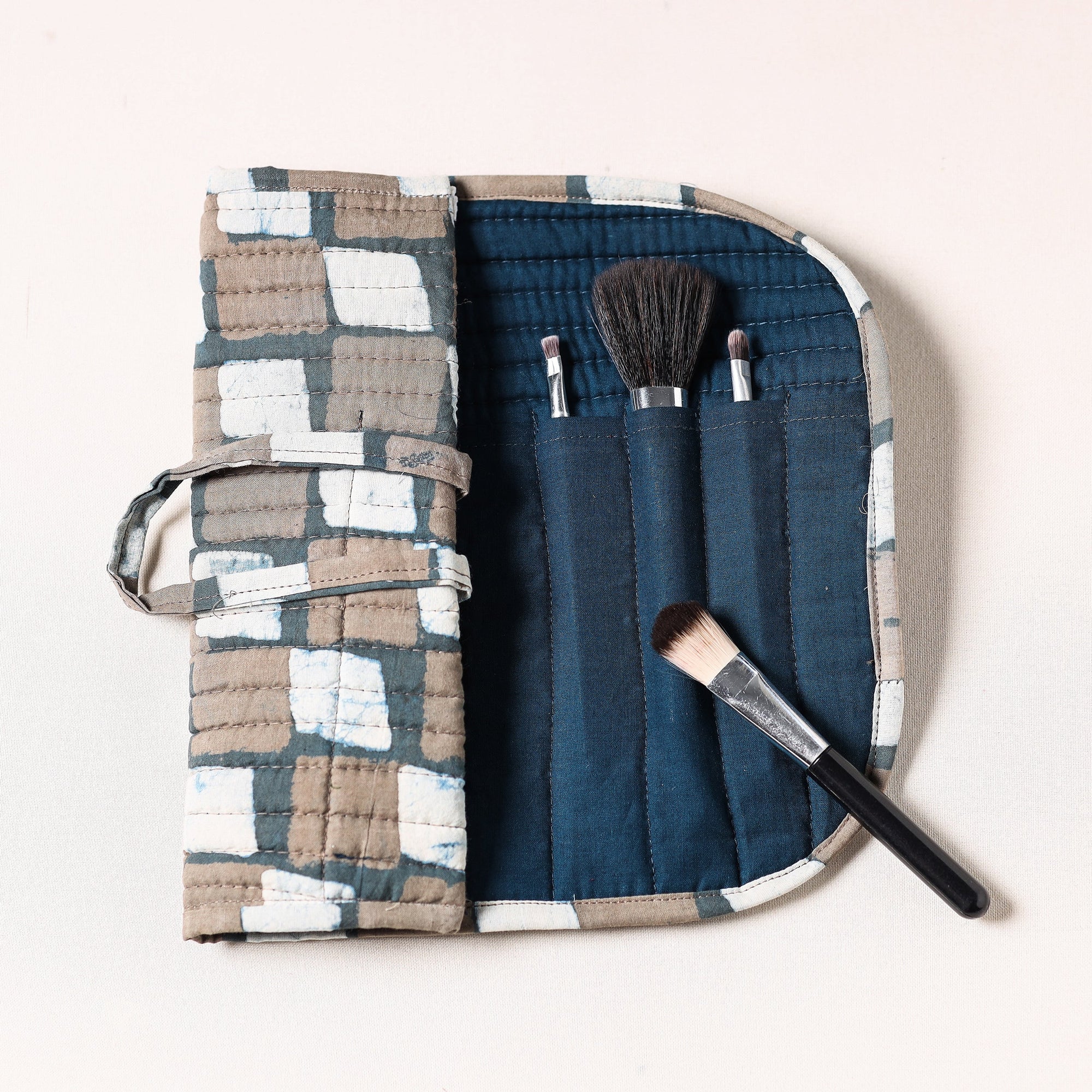  Multipurpose Segmented Make-up Brush Wrap Pouch/Case 